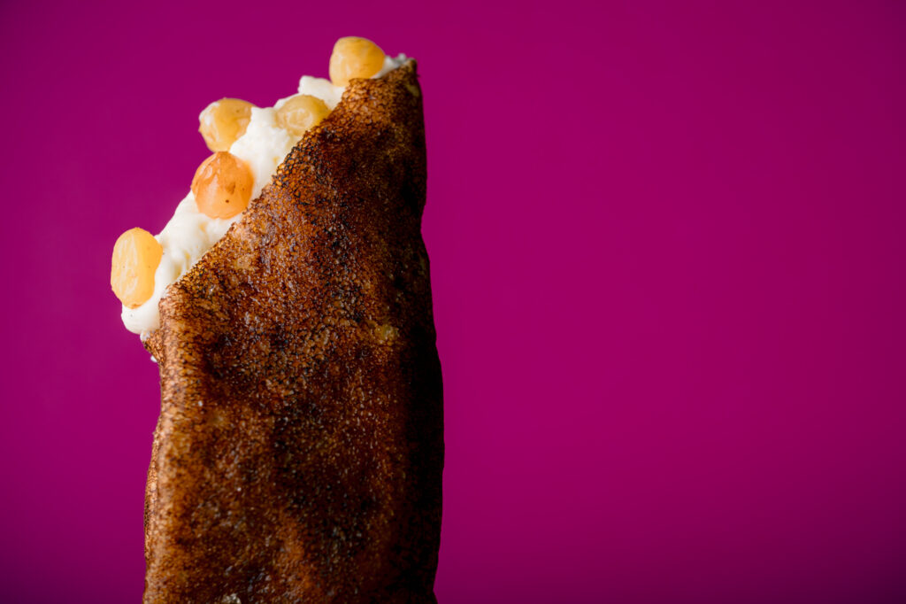 crêpe grecque, crème vanille et raisins au rhum